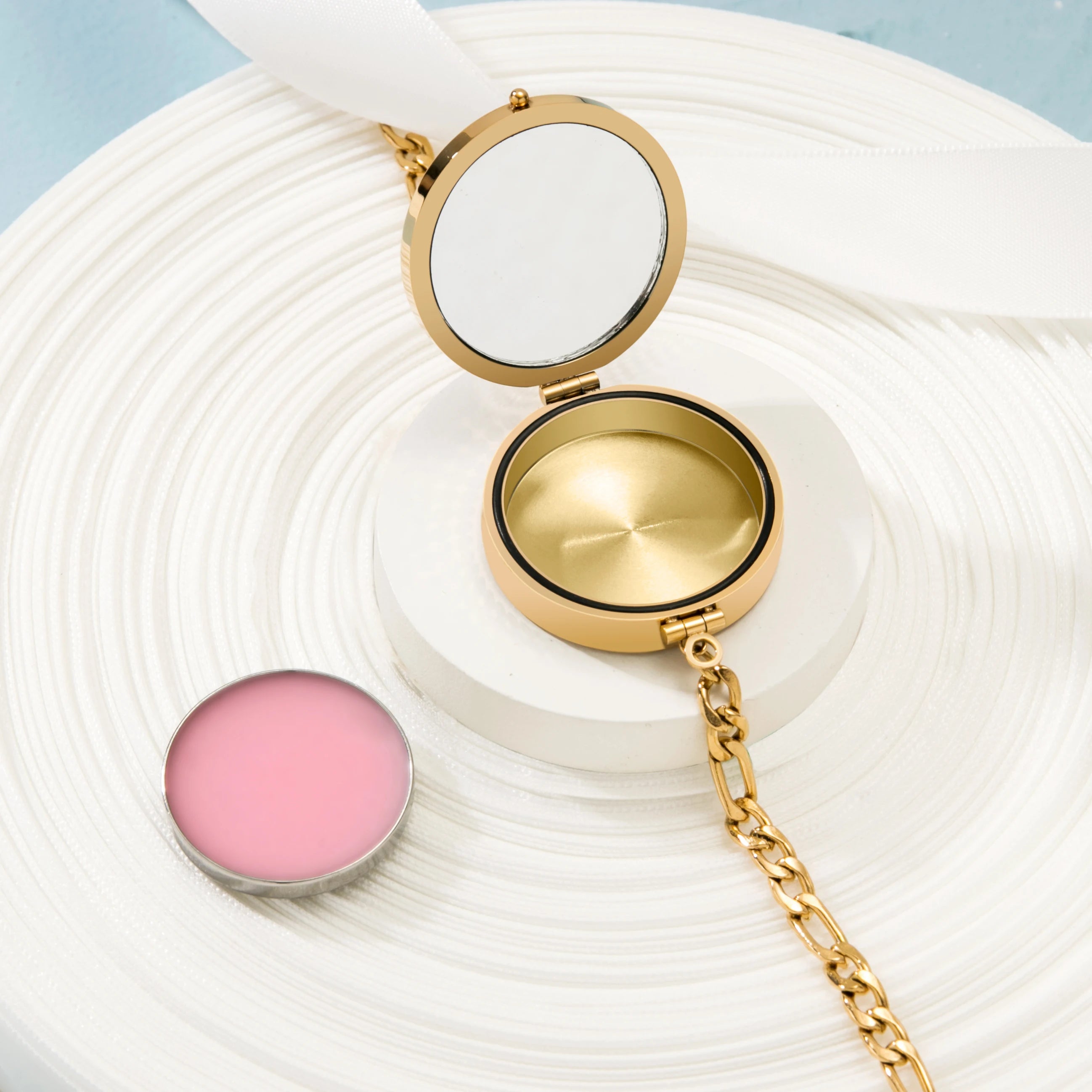 Eternal Link Bracelet – The Bracelet with a Secret Gloss